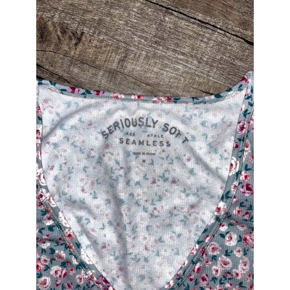 Aeropostale Seriously Soft Seamless Floral Ribbed Crop Top Grey Pink V-Neck M - Picture 2 of 3
